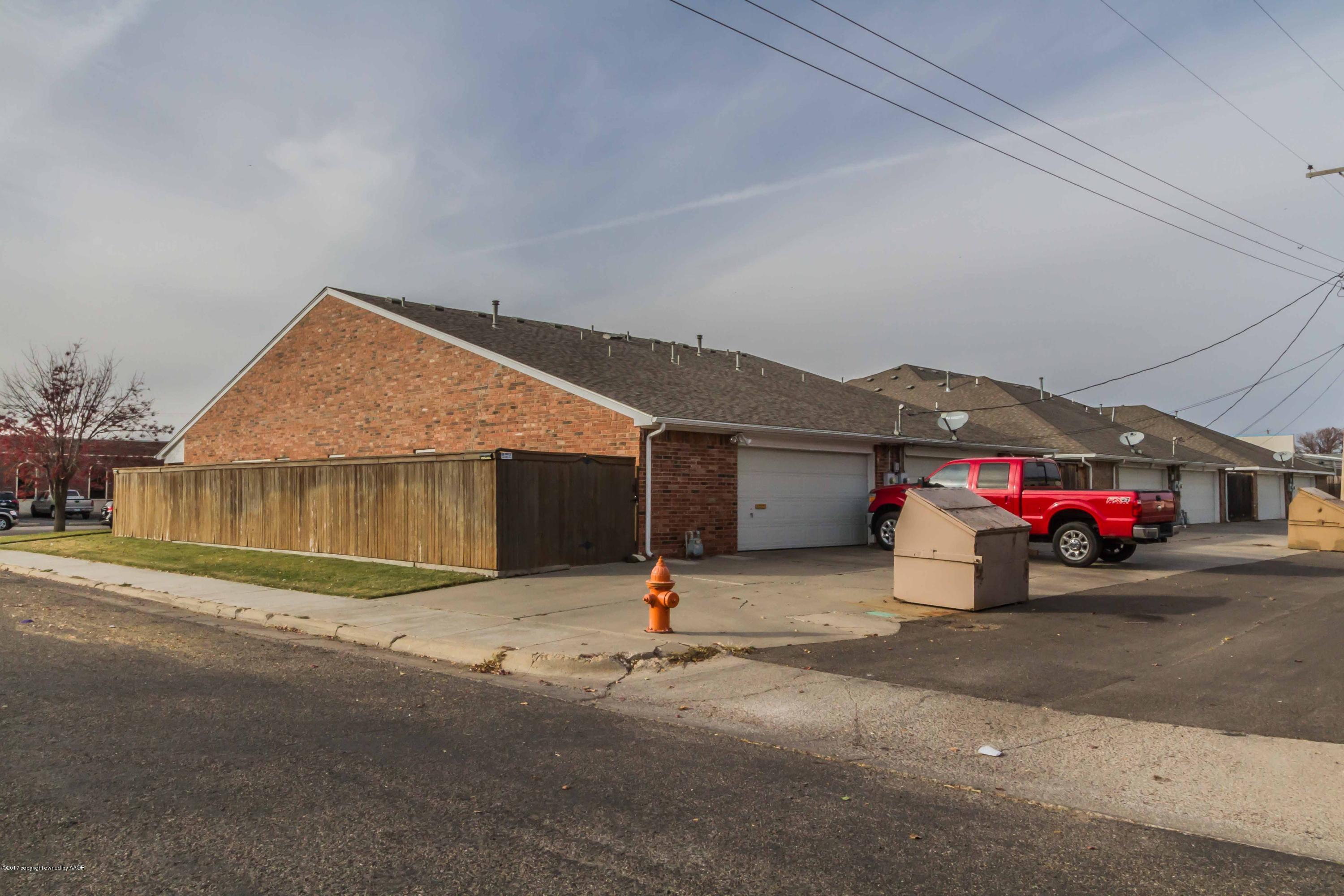 3123 Hobbs Road Amarillo, TX 79109 - Photo 37 of 38 GARAGE VIEW 2