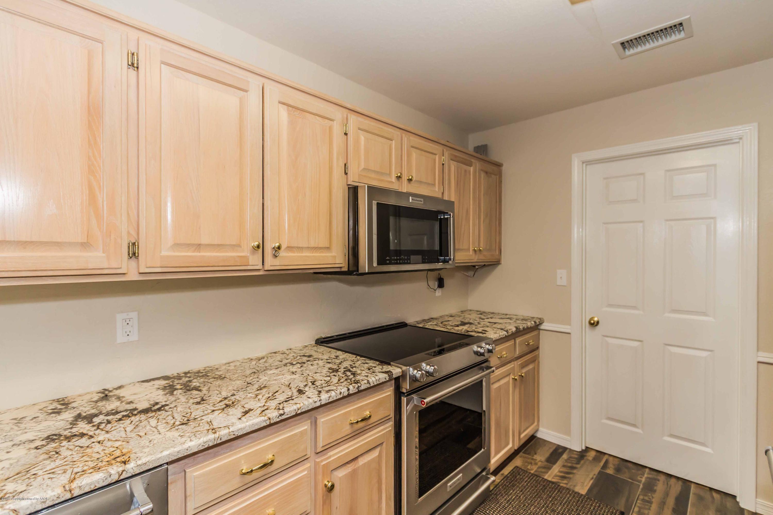 3123 Hobbs Road Amarillo, TX 79109 - Photo 5 of 38 KITCHEN VIEW 4