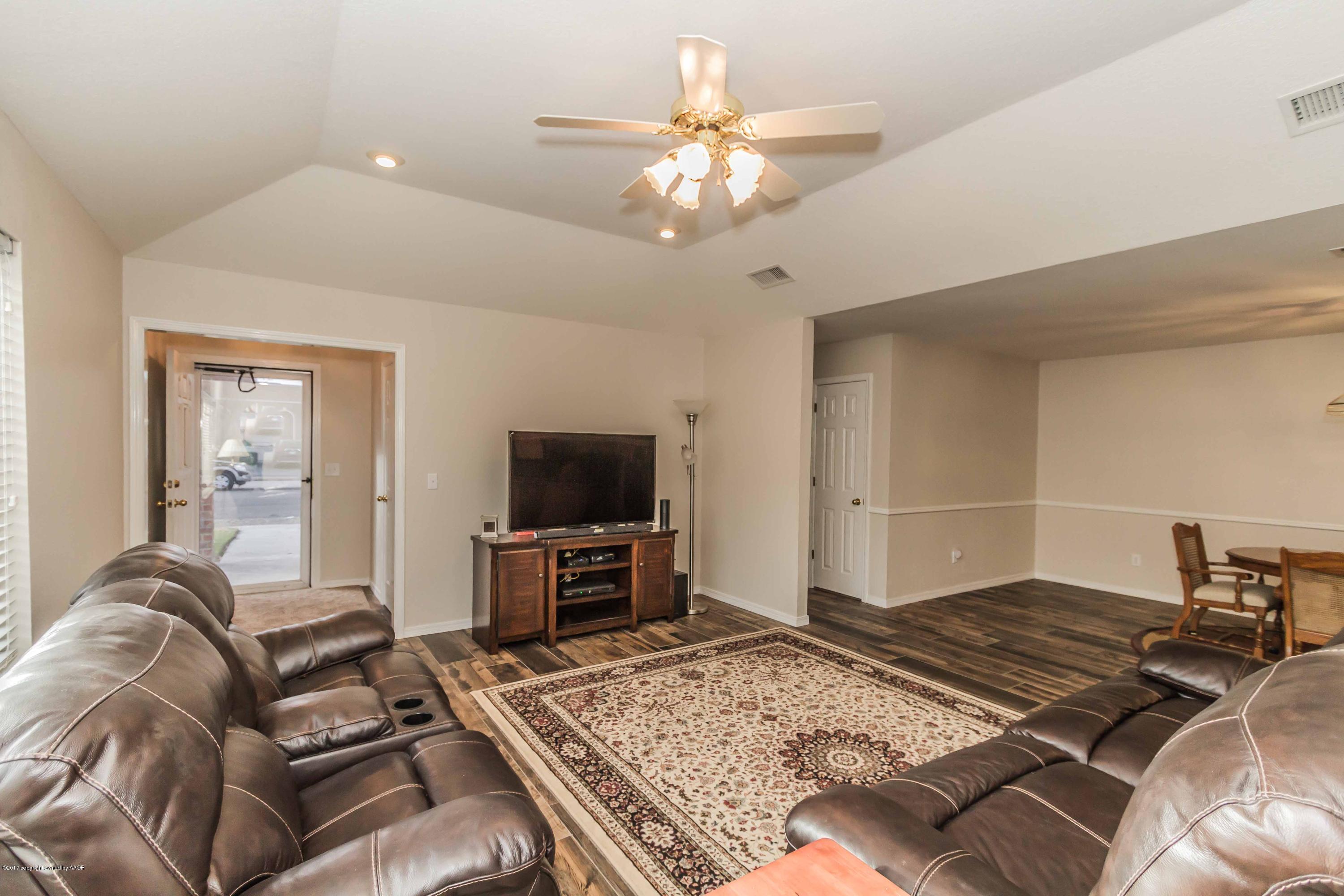 3123 Hobbs Road Amarillo, TX 79109 - Photo 9 of 38 LIVING ROOM VIEW 3
