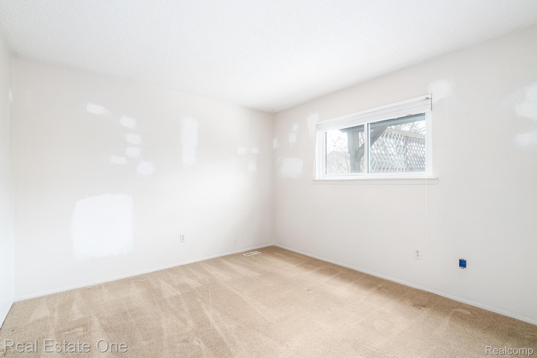 1500 Rustic Ridge Road Canton, MI 48188 - Photo 19 of 31 Main floor bedroom