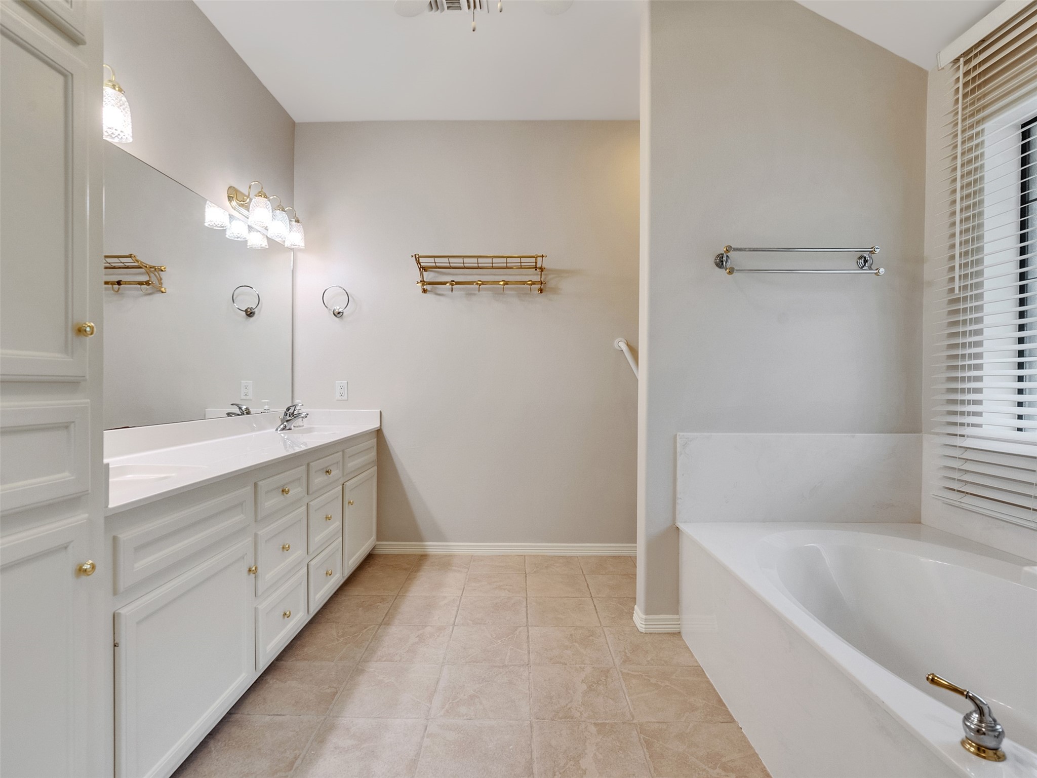 195 Coral Gables Trinity, TX 75862 - Photo 23 of 50 a bathroom with a tub sink and mirror