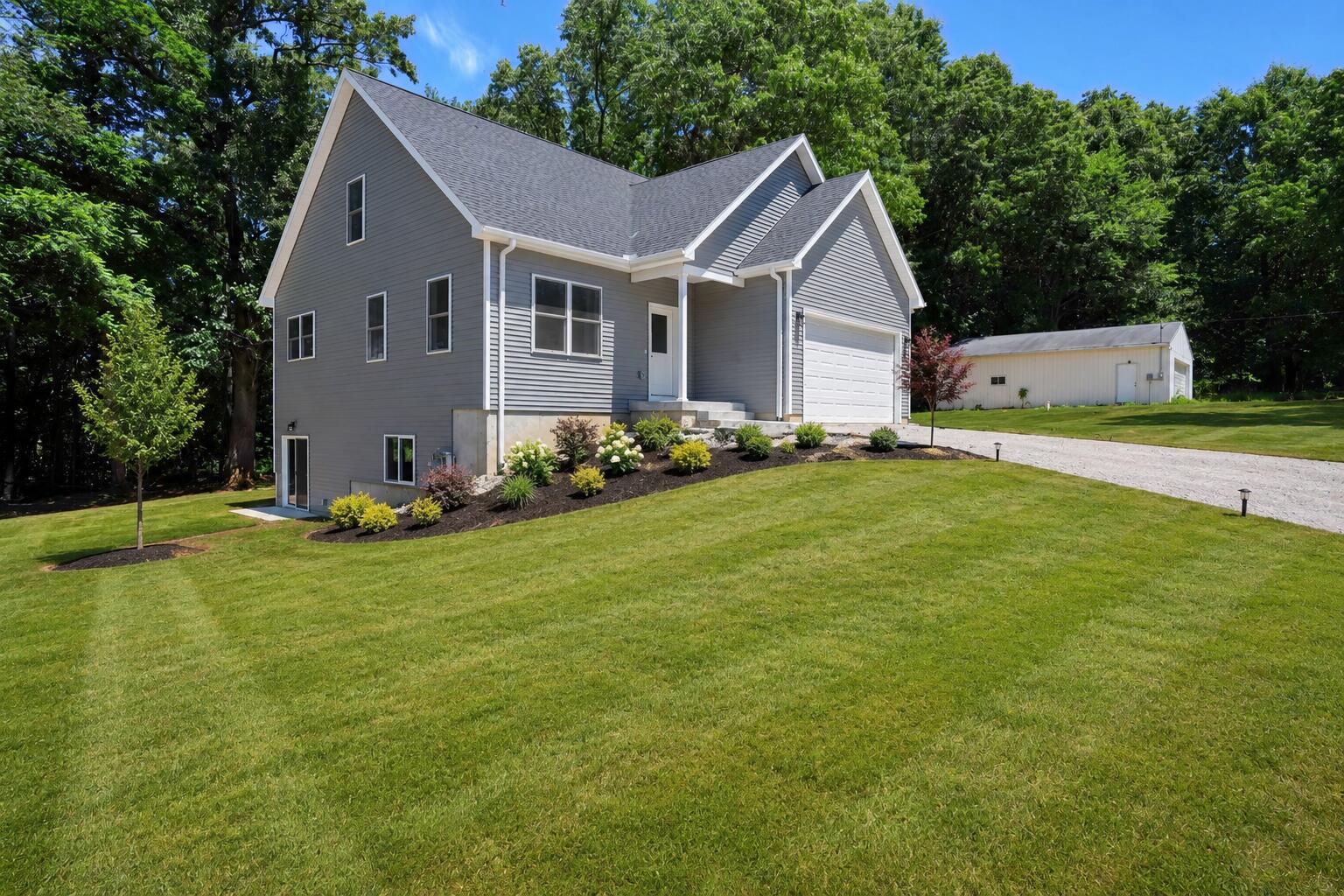 1823 N Sutton Rd, Jackson, MI 49202