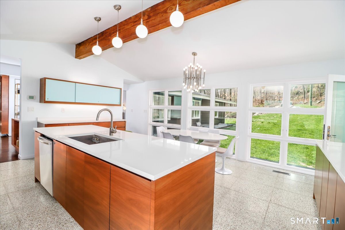 29 Buck Hill Road Ridgefield, CT 06877 - Photo 8 of 40 Eat in Kitchen