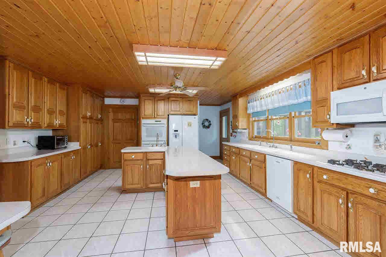 8115 149th Street West Taylor Ridge, IL 61284 - Photo 12 of 24