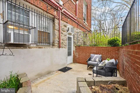 $320,000 | 3039 Macomb Street Northwest, Unit 2A, Washington, DC 20008