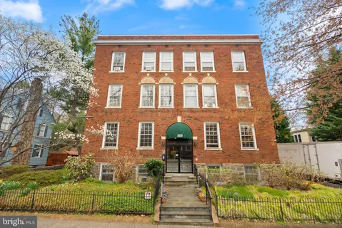 $320,000 | 3039 Macomb Street Northwest, Unit 2A, Washington, DC 20008