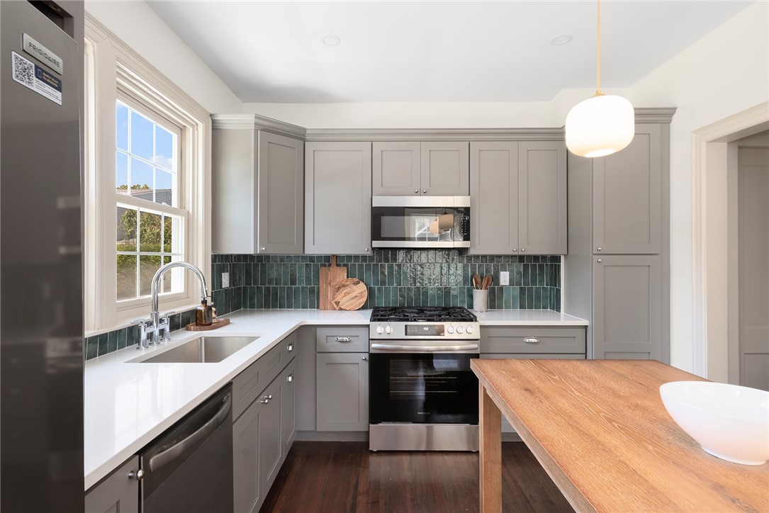 294 Cole Avenue Providence, RI 02906 - Photo 21 of 45