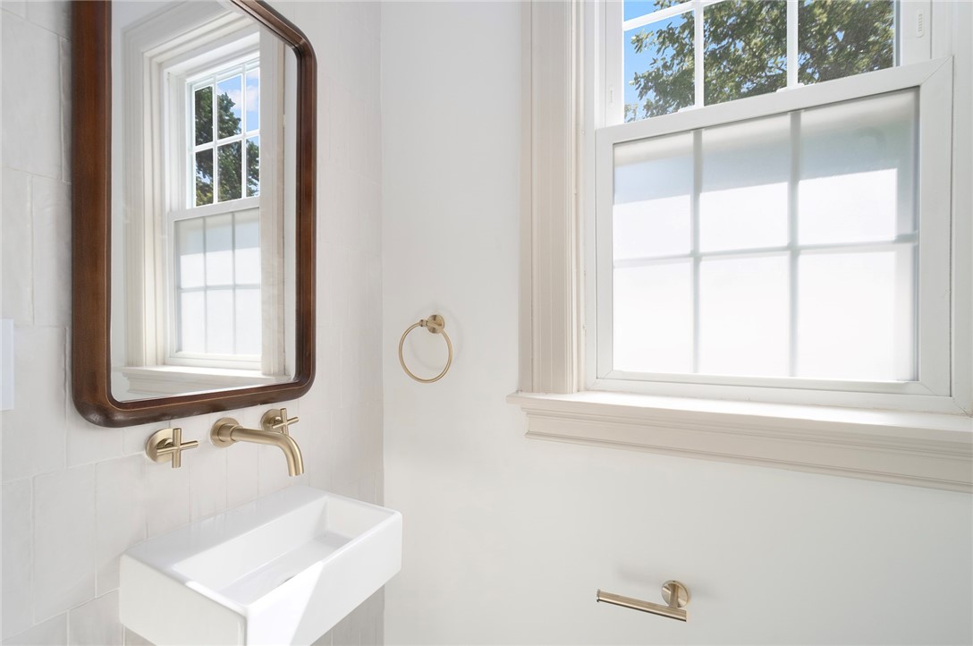 294 Cole Avenue Providence, RI 02906 - Photo 25 of 45