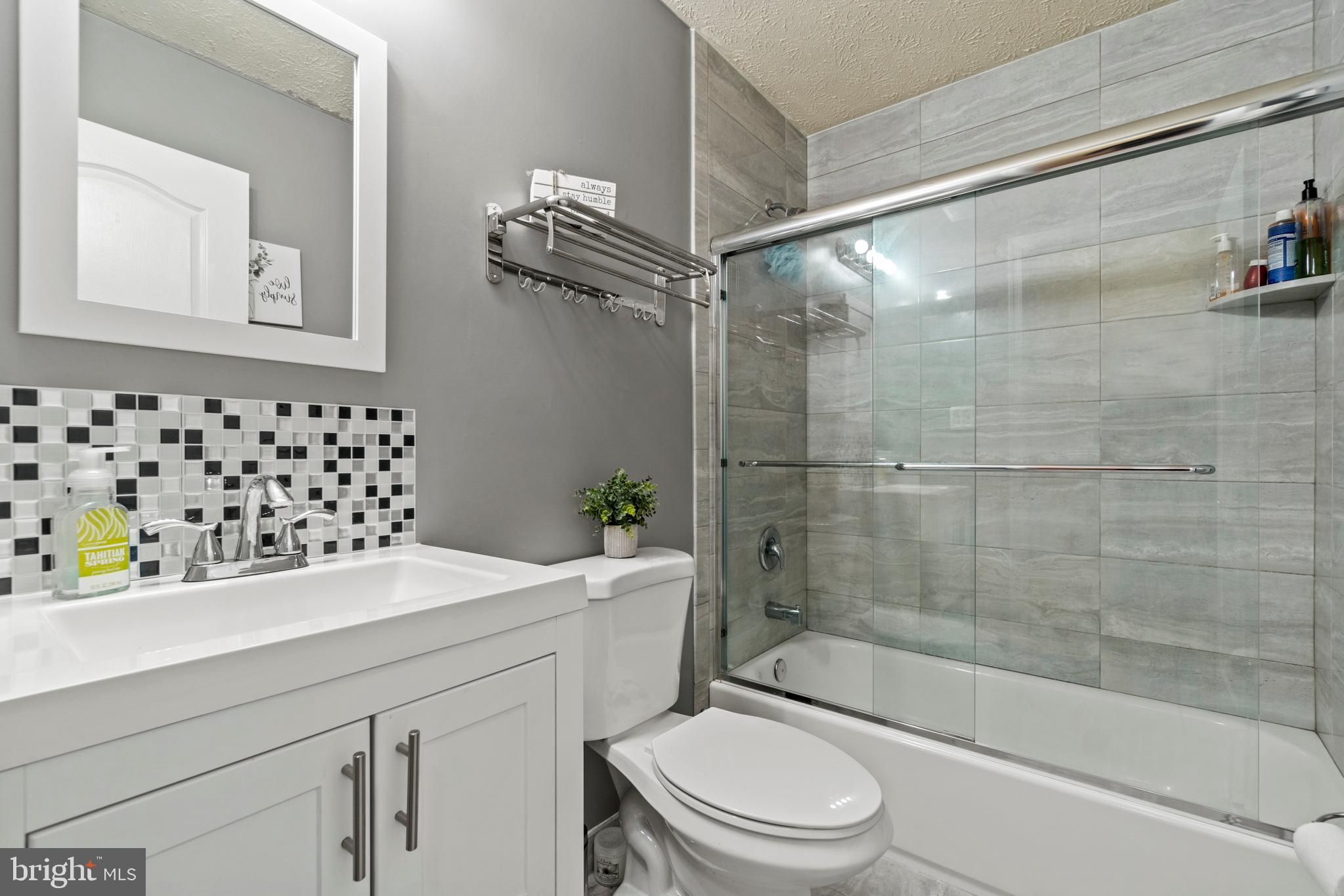 6435 Forest Road Cheverly, MD 20785 - Photo 14 of 46 Hall Bath - updated tile surround and flooring