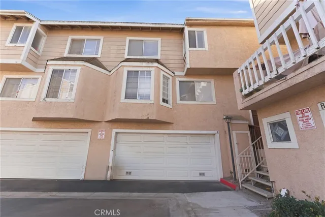 $669,000 | 2915 East 60th Place, Unit A, Huntington Park, CA 90255