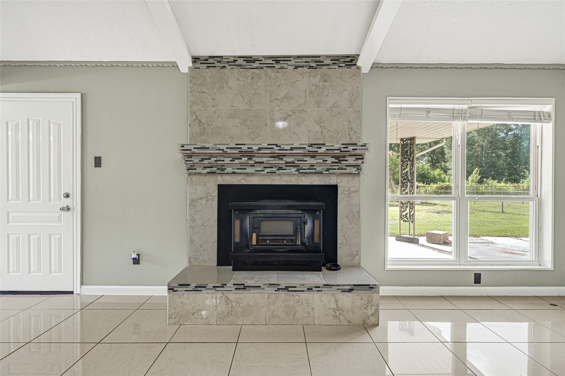 20135 Timber Line Lane New Caney, TX 77357 - Photo 11 of 30 a living room with a fireplace