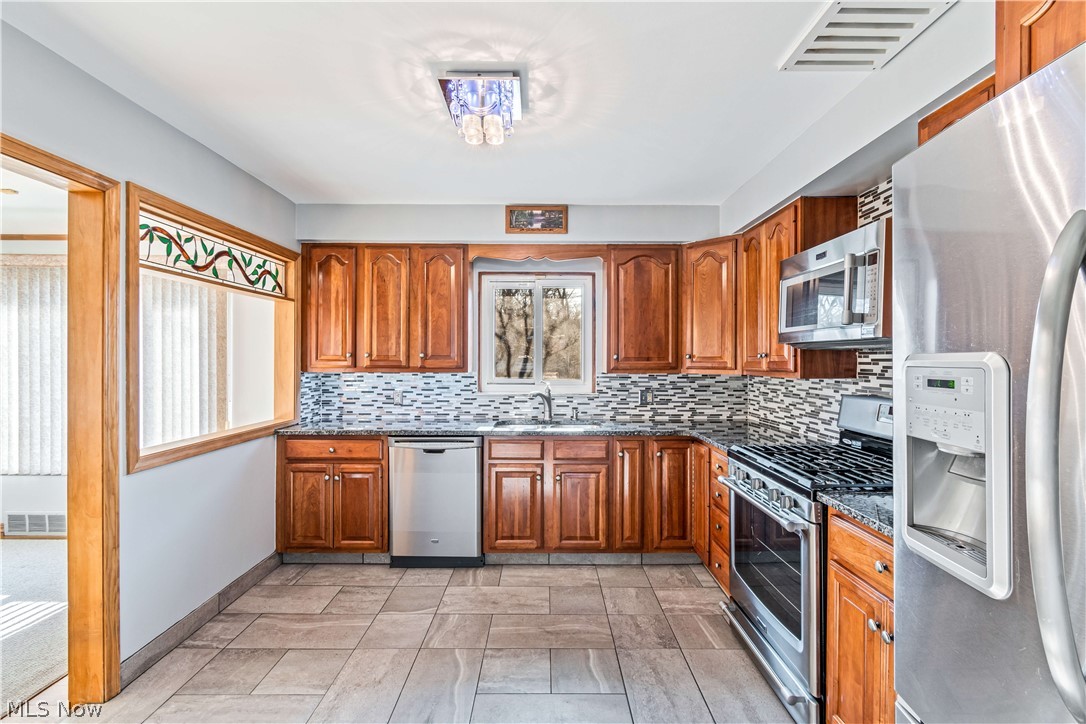 9400 West Moreland Road Parma, OH 44129 - Photo 9 of 30