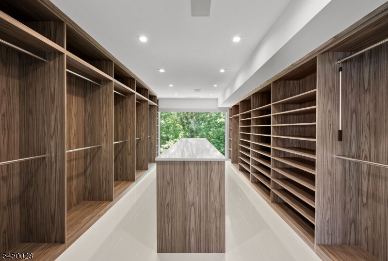 349 Crestmont Road Cedar Grove, NJ 07009 - Photo 17 of 21 Gallery Image 17