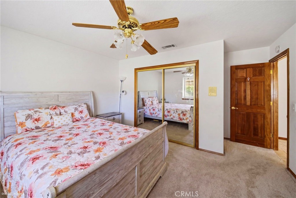 19670 Tonkawan Road Apple Valley, CA 92307 - Photo 41 of 70 2nd Bed with mirrored Closets