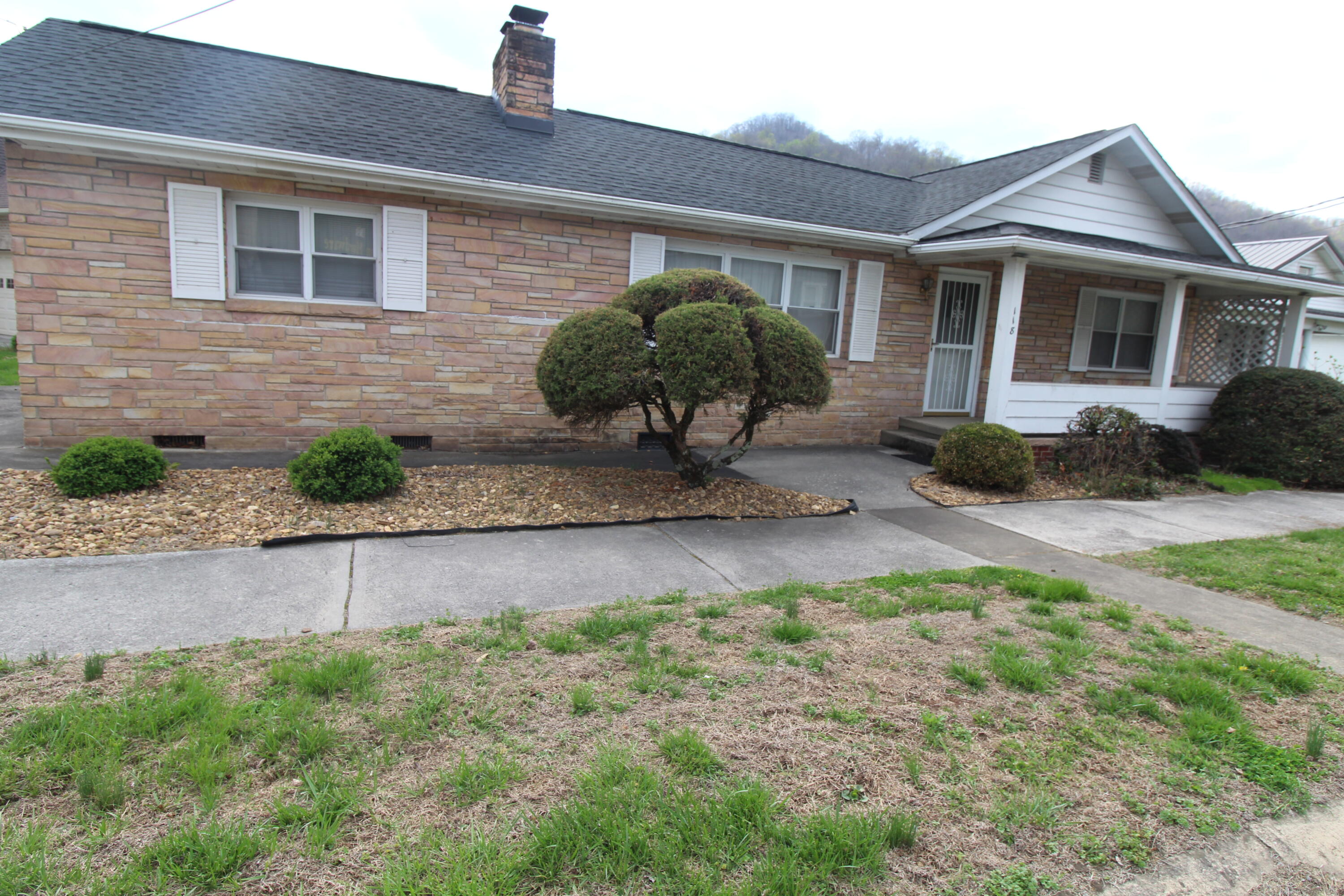 118 Central Avenue Hinton, WV 25951 - Photo 1 of 34 118 Cedar Ave, Hinton, 2 007