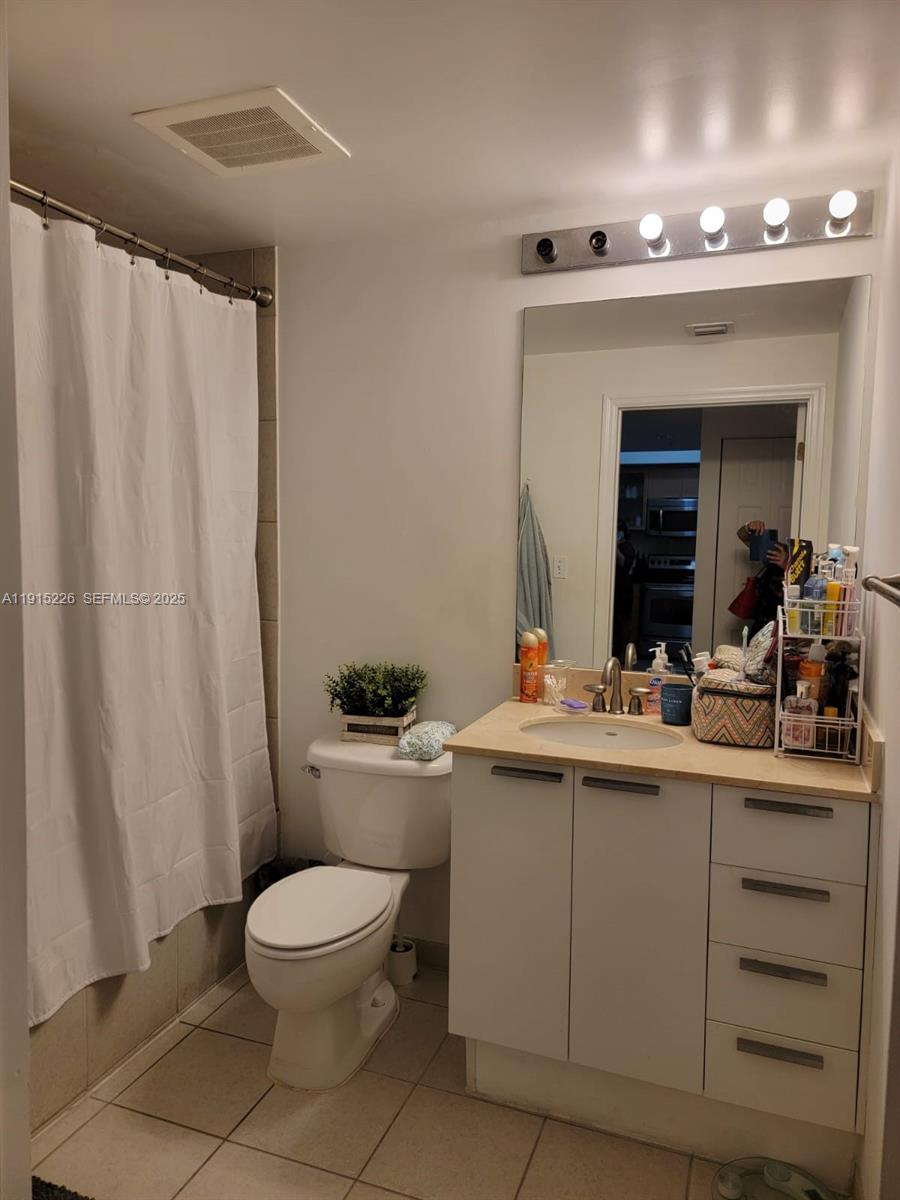 140 South Dixie Highway, Unit 423 Hollywood, FL 33020 - Photo 26 of 32 a bathroom with a toilet sink and mirror