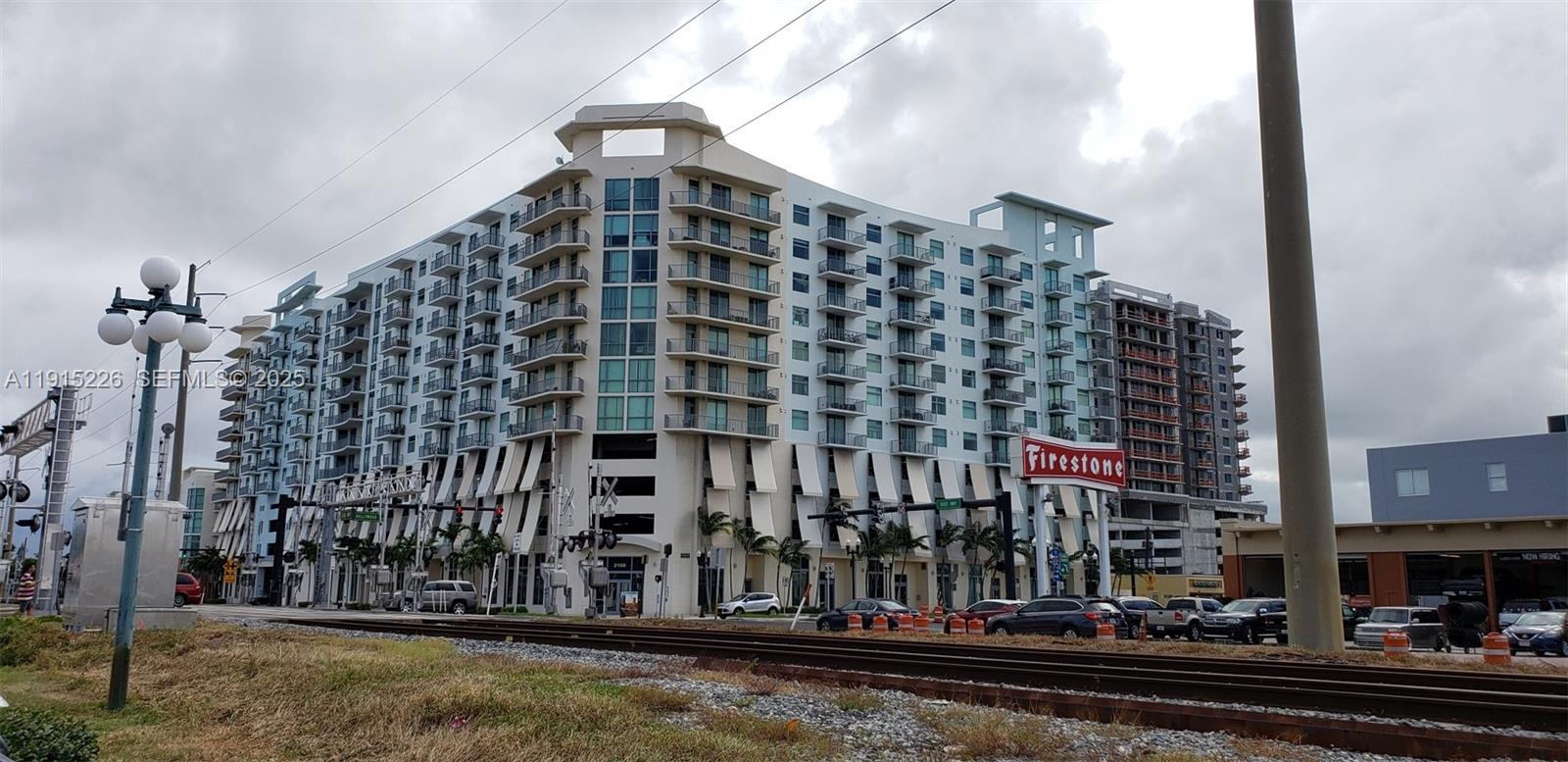 140 South Dixie Highway, Unit 423 Hollywood, FL 33020 - Photo 3 of 32 a front view of a building