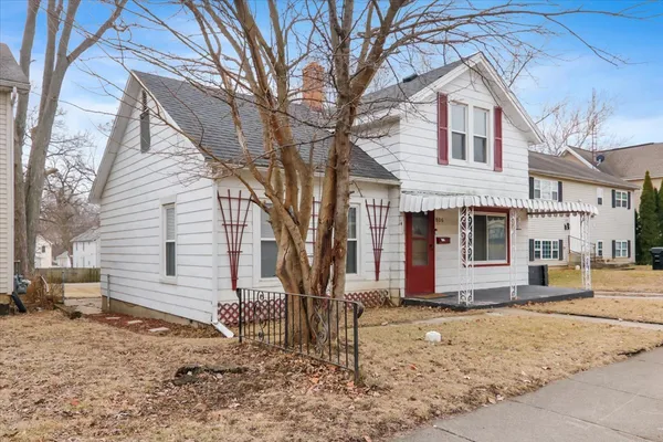 $165,000 | 806 West Market Street, Bloomington, IL 61701