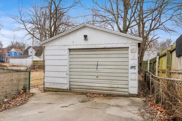 $165,000 | 806 West Market Street, Bloomington, IL 61701