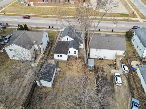 $165,000 | 806 West Market Street, Bloomington, IL 61701