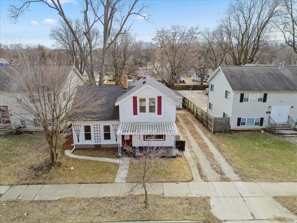$165,000 | 806 West Market Street, Bloomington, IL 61701