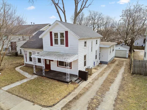 $165,000 | 806 West Market Street, Bloomington, IL 61701