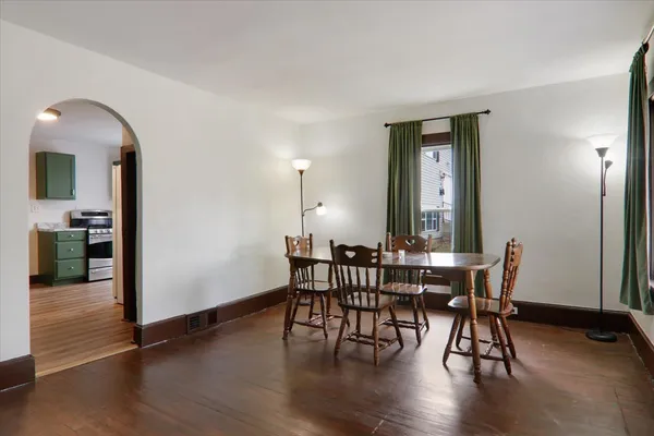 $165,000 | 806 West Market Street, Bloomington, IL 61701