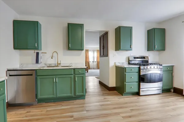 $165,000 | 806 West Market Street, Bloomington, IL 61701