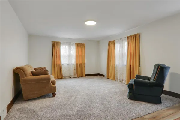 $165,000 | 806 West Market Street, Bloomington, IL 61701