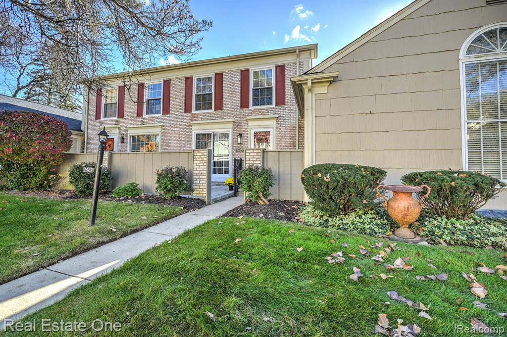 1427 Lantern Lane, Unit 35 Rochester Hills, MI 48306 - Photo 5 of 55