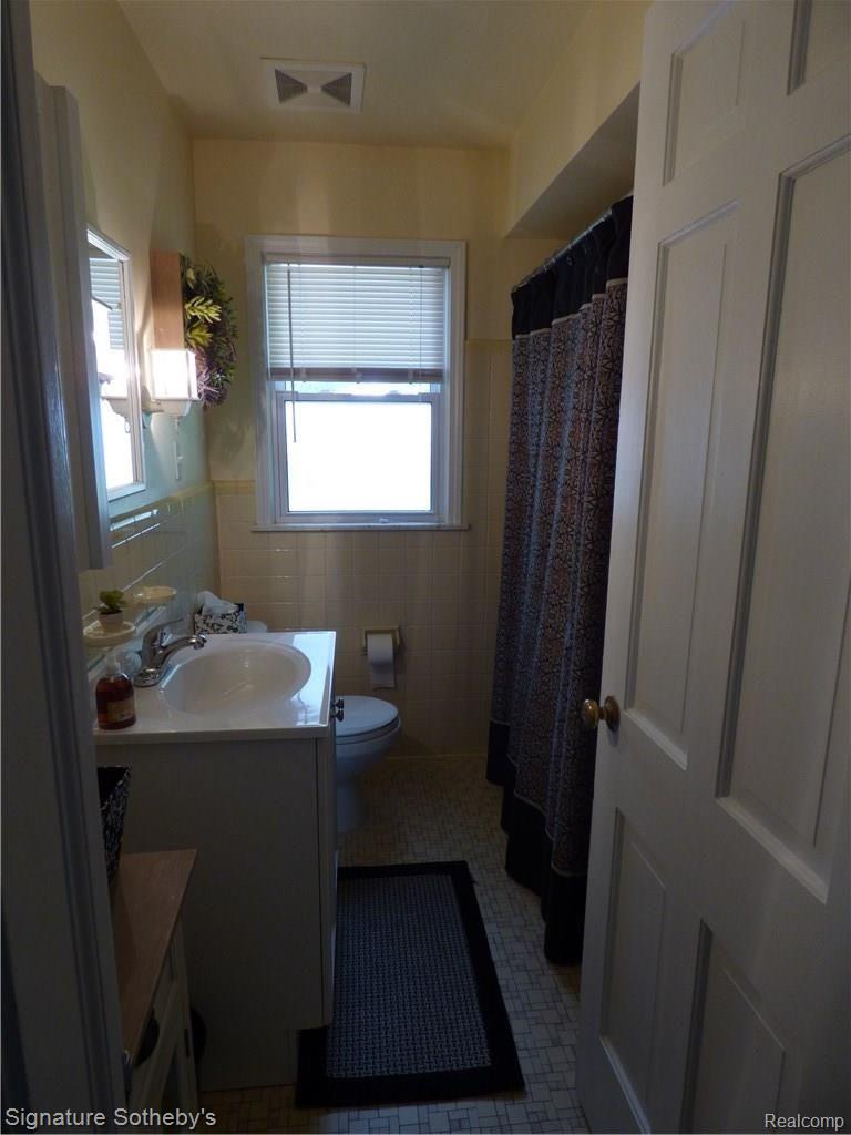 3747 Kenmore Road Berkley, MI 48072 - Photo 50 of 67 P1010927.JPG
