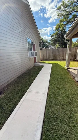 $1,200 | 502 West Lang Street, Unit A, Alvin, TX 77511