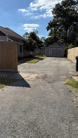 $1,200 | 502 West Lang Street, Unit A, Alvin, TX 77511