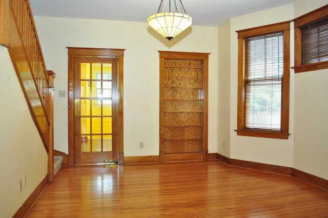 173 Gage Road Riverside, IL 60546 - Photo 3 of 18
