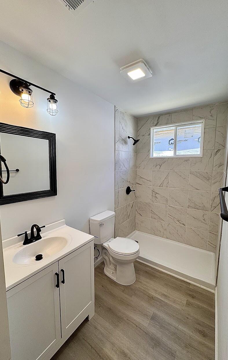 918 Shallowford Road Chattanooga, TN 37411 - Photo 25 of 31 Guest Bathroom