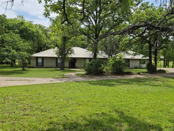 $410,500 | 102 Shady Grove Court, Joshua, TX 76058