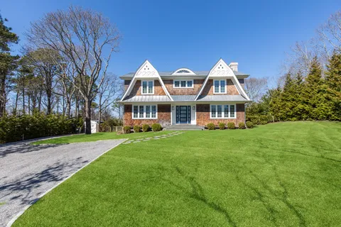 14 Highland Road, Hampton Bays, NY 11946