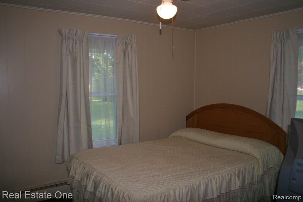 3192 Grant Road Rochester, MI 48309 - Photo 17 of 26 17 Main Level Bedroom.jpg