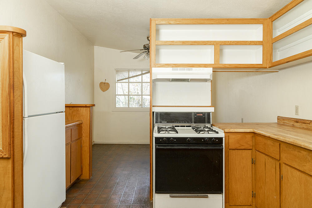 1263 Waldo Road Cave Junction, OR 97523 - Photo 11 of 82 32
