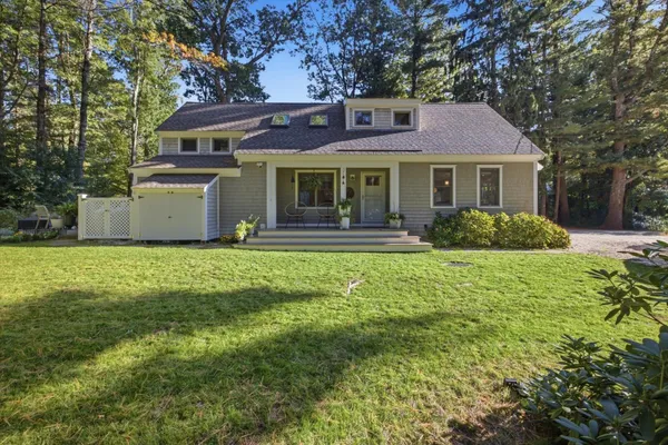 $989,000 | 344 Temple Street, Duxbury, MA 02332