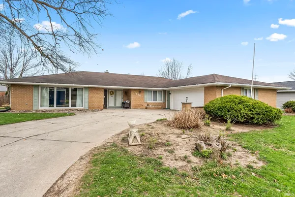 $281,000 | 1426 Lakewood Drive, Fort Wayne, IN 46819