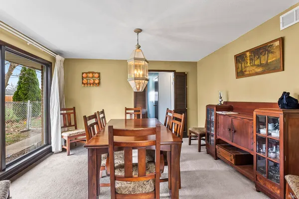 $281,000 | 1426 Lakewood Drive, Fort Wayne, IN 46819
