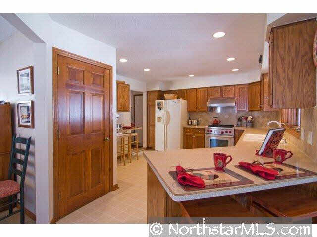 84 Castle Ridge Court Chanhassen, MN 55317 - Photo 2 of 10