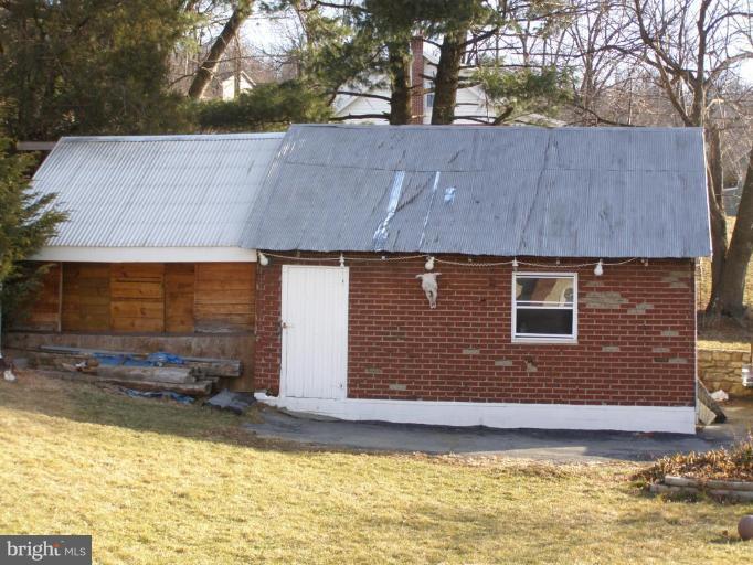 7731 Creager Road Waynesboro, PA 17268 - Photo 13 of 19 Garage 1