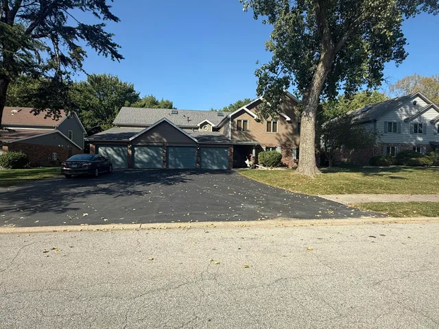 $2,200 | 710 Knoxbury Drive, Unit 1, Schererville, IN 46375