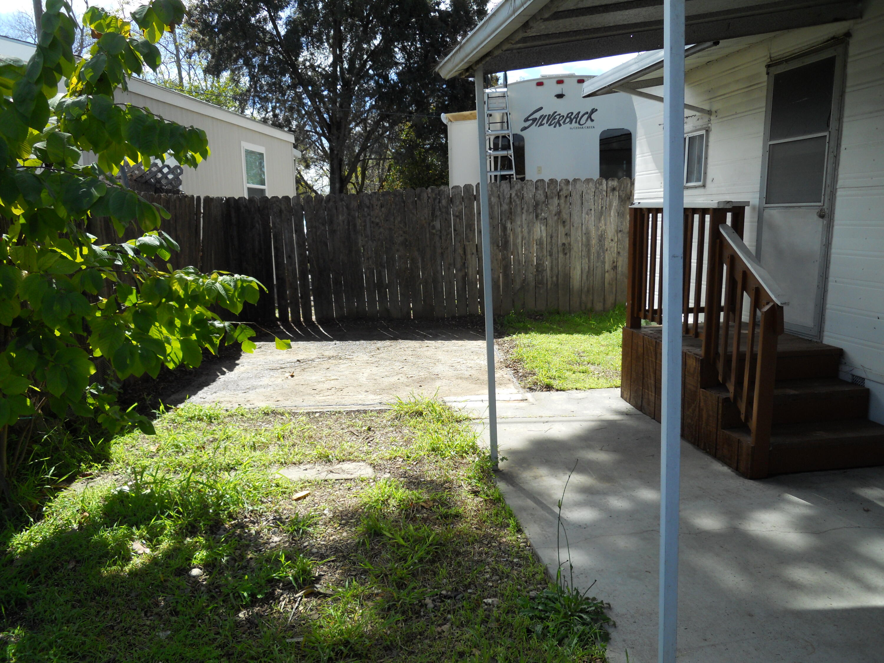 520 Pine Avenue, Unit 5 Goleta, CA 93117 - Photo 8 of 14 a backyard of a house with lots of green space