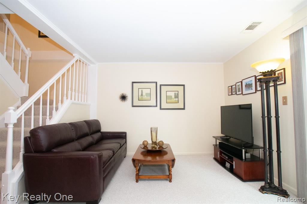 1106 Moreland Court Rochester, MI 48307 - Photo 2 of 21