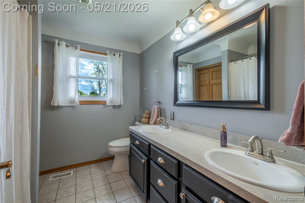 11430 Silver Lake Road Byron, MI 48418 - Photo 16 of 32