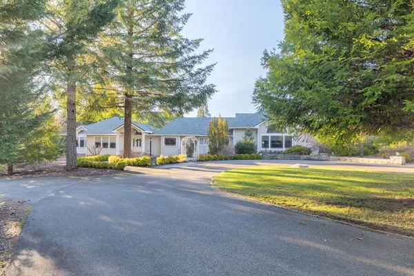 $1,100,000 | 353 Hixson Drive, Grants Pass, OR 97526