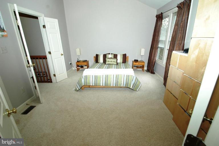 20395 Marguritte Square Sterling, VA 20165 - Photo 12 of 19 Master Bedroom